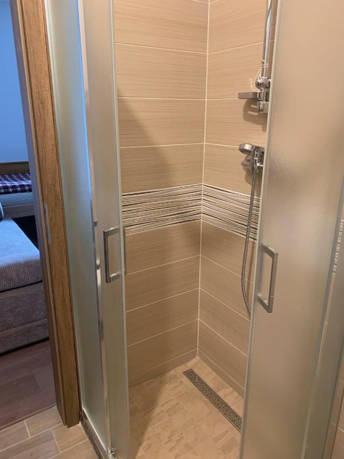 Cafe De La Creme Hotell Kuzelov Eksteriør bilde