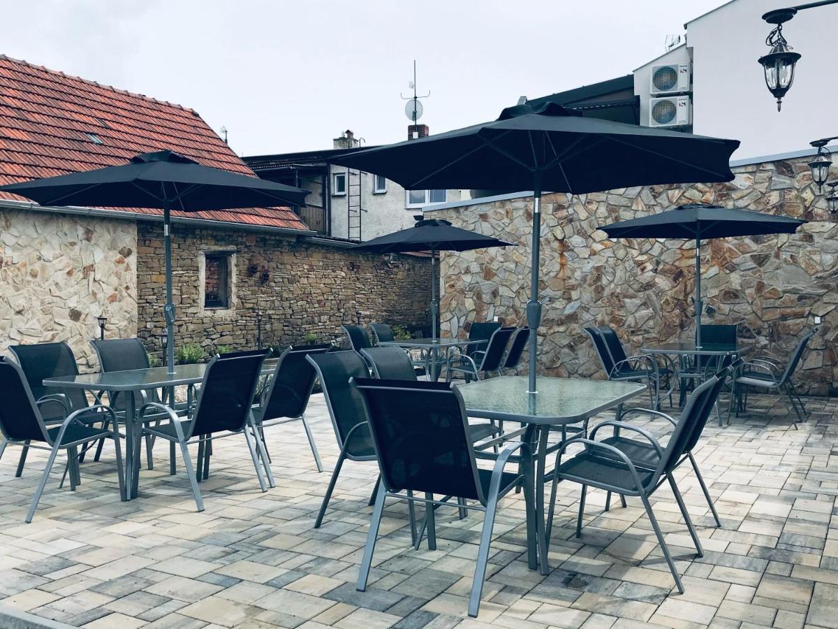 Cafe De La Creme Hotell Kuzelov Eksteriør bilde
